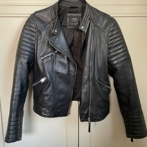 Skinnjacka Zara - Skinnjacka från Zara i gott skick, storlek L