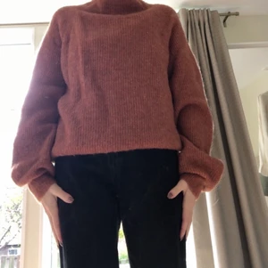 Stickad tröja - Neutral Rosa röd stickad tröja. Vintage. Jag är storlek 34, passar nog upp till 38