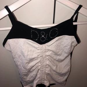 Dolce and Gabbana linne - Linne från Dolce And Gabbana köpt på second hand. Vet ej om den är äkta eller inte. 