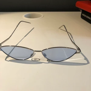 Glasögon - Snygga blåa glasögon! Köparen står för frakt och fler bilder går att få.