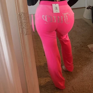 Juicy Couture - Helt nya mjukisbyxor från juicy couture i storlek S. Nypris 800 kr