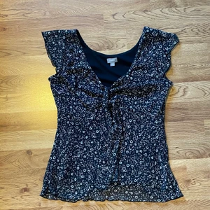 Blommig topp - Så gullig blommig topp 😭💘 frakt tillkommer