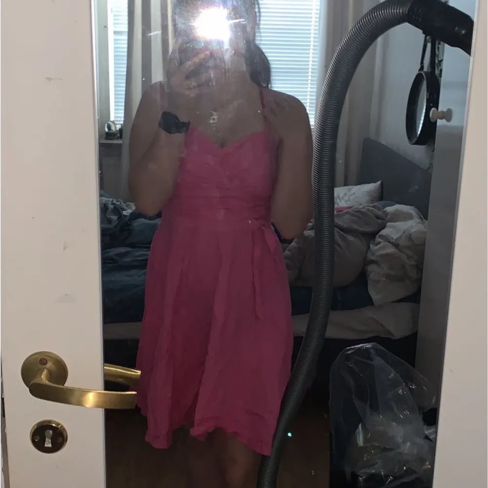 En rosa klänning inte använt för den intrr min stil . Klänningar.