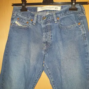 Snyggt slitna Disel jeans  stl 28.innerben 79 midja 78 cm