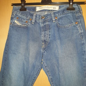 Snyggt slitna diesel jens  - Snyggt slitna Disel jeans  stl 28.innerben 79 midja 78 cm