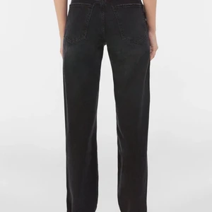 Helt oanvänd jeans  - Säljer nu dessa jeans från bershka som har lappar och allt kvar säljs då dom aldrig kommit till användning, lånad bild men vid intress privat bild:))