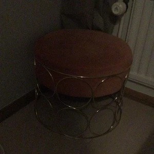 Pall - Fin pall har bara stått i ett hörn hela tiden så det är dags för dem att hitta ett nytt hem 