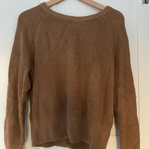 Stickad tröja  - Säljer nu min bruna stickade tröja,hör av dej vid frågor eller annat 💕