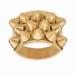 Edbladring - Har denna Edblad ring i guld i storlek M (17,5) och skulle gärna vilja byta denna till en S (16,8) men skulle även kunna tänkte mig att sälja denna!💗