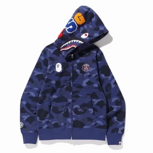 Bape - säljer denna snygga bapeXpsg hooodien pga den inte kommer till användning. Endast provat aldrig använt. Fungerar som XS/S/M. Pris går och diskutera💙