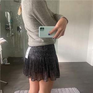 Säljer denna zara kjol som aldrig blev såld! (Kolla bild 3 för beskrivingen iffån förra annons) 