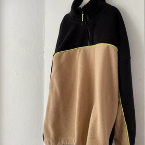 Fliströja - Fliströja i storlek L i barnstorlek är som 164-170