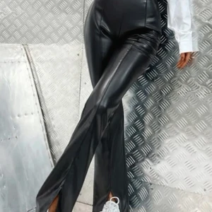 Skinnbyxor - Helt nya, strl M. Säljer då dom är lite stora på mig. Hämtas i Tyresö/Fraktas☺️