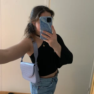 VÄSKA - MANGO - Lila/blå väska från Mango. 166kr INKLUSIVE frakt 🤍