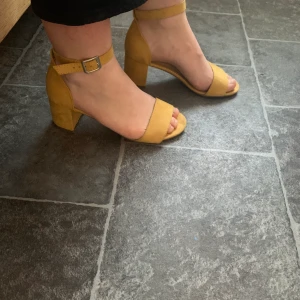 Klackskor - Klackskor från Nelly som använts en kväll. 