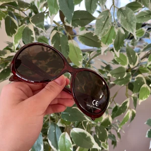 solglasögon  - Säljer dessa fina solglasögonen, helt oanvända då jag köpte flera har 0/3 par kvar. Pris går att diskutera. Frakt tillkommer (45kr) 🥰