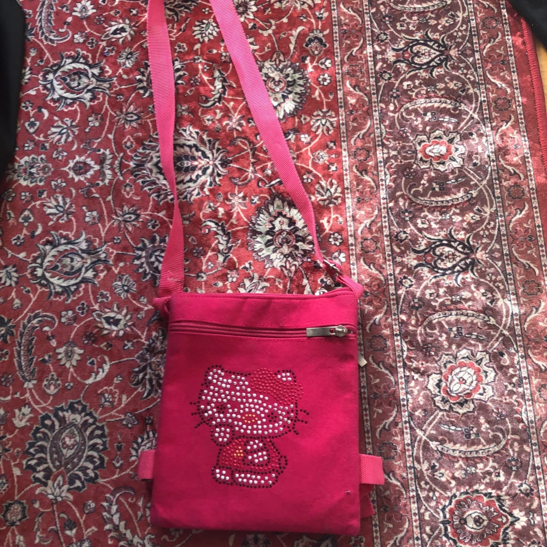 Väska med rhinestones 