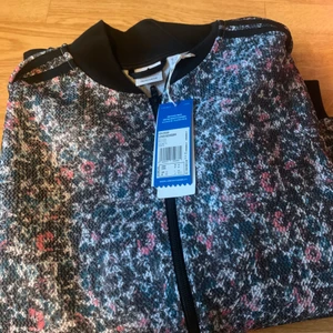 Adidas - Helt ny long bomber jacket. Med lappar kvar! Swish finns. Djur - & rökfritt hem. 