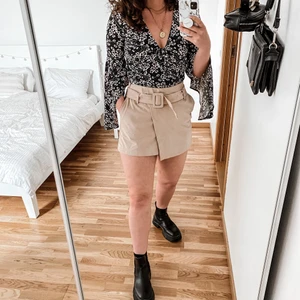 Flower top black longsleeve - Cute flower top, shorts can be bought as well!