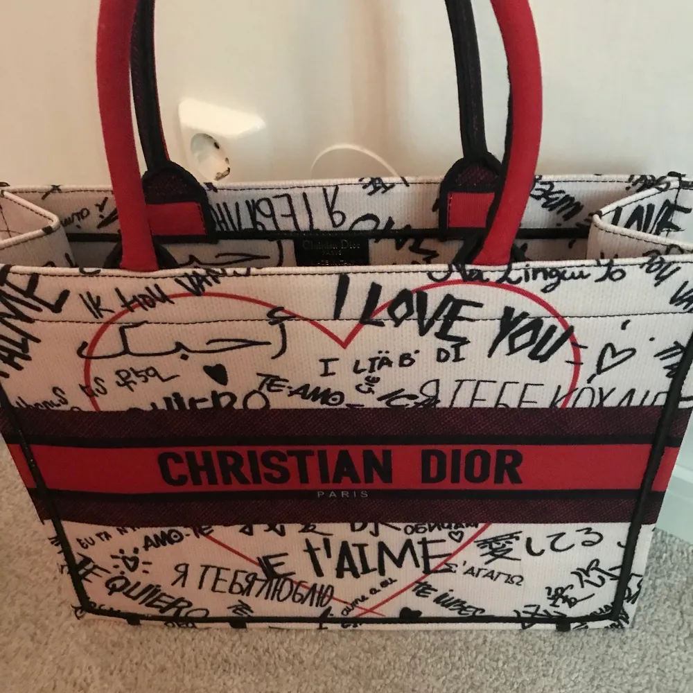 Christian dior tote bag Love - helt ny. Väskor.