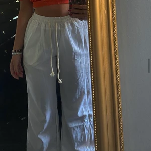 Linnebyxor  - ett par linne byxor från byanastasias senaste släpp som sålde slut direkta , fick hem denna modell idag men säljer pga det var lite för stora passar den som är 167+. Inte genomskinliga om man har vita eller beaga underkläder. Helt nya aldrig använda endas testade så prislappen finns kvar! Eftersom det brukar vara många intresserade så startar jag en budgivning dirket OBS: har varigt med om flera köpare som inte kan stå för sitt bud vilket inte ör ok, om man budar MÅSTE man kunna så för det och betala. Skriv privat för egna bilder! KÖP DIRKET FÖR 570kr inkl frakt