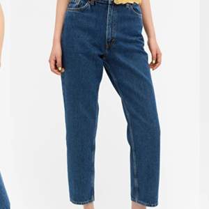 Säljer mina taiki jeans från Monki. Inköpta i januari men säljer dem nu då jag gått ner i storlek. Supersköna och superfina på! 💙