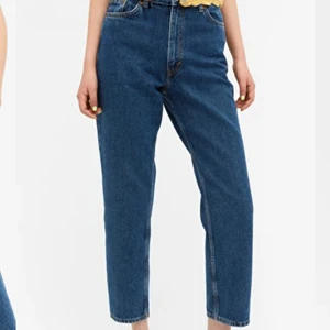 Taiki jeans  - Säljer mina taiki jeans från Monki. Inköpta i januari men säljer dem nu då jag gått ner i storlek. Supersköna och superfina på! 💙
