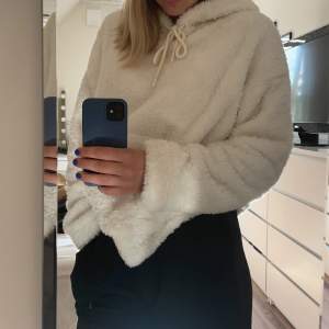 Vit fluffig hoodie från h&m