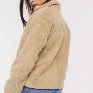 Så mysig Teddy jacka✨🥰 - Teddyjacka i brun/beiget perfekt till sommaren då den inte är för tjock 