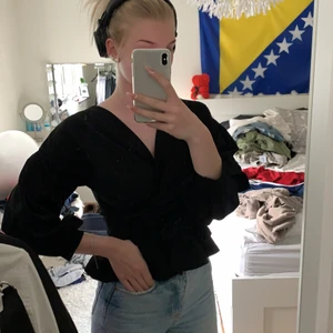 Tröja - Superfin och elegant tröja med fina detaljer. Kontakta mig vid frågor eller funderingar 🤍