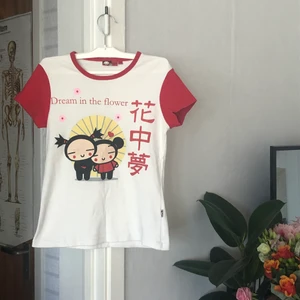 ❤️Pucca babytee🖤 - Supersöt officiell Pucca tröja från tidigt 2000s ❤️. Liten fläck som troligen går bort i tvätten. Märkt storlek M men mer som XS/S. Vid flera intresserade blir det budgiving🖤