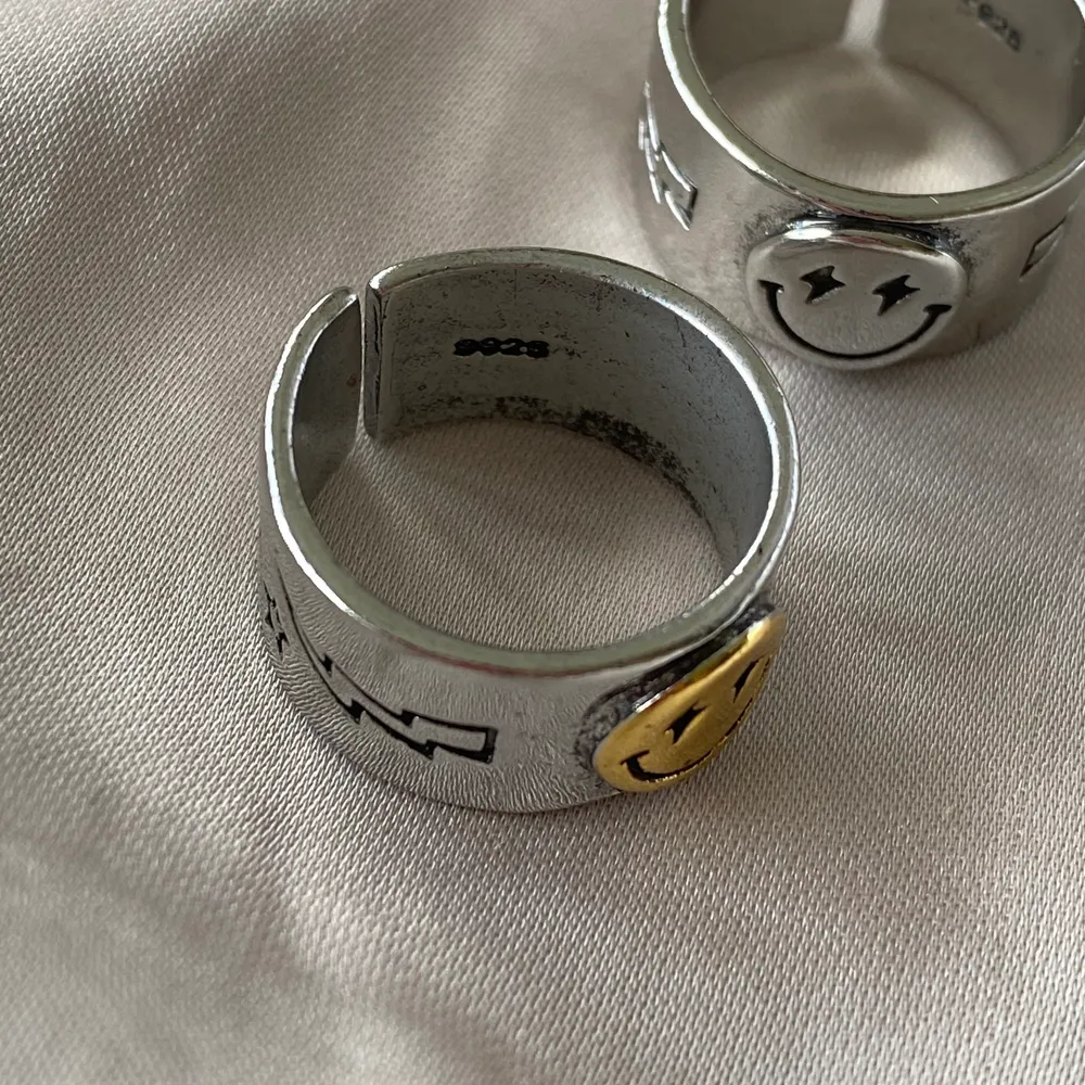 Sjukt fina ringar! De är s925 märkta, alltså att de tål vatten! Jag köpte ringarna på Zend-Details! Jag har aldrig använt ringarna! 💘💗 +12kr frakt! . Accessoarer.