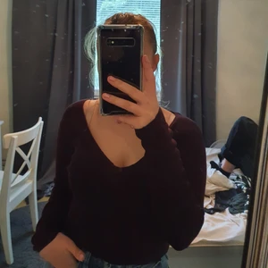 V ringas tröja - Vinröd, framkommer inre på bild