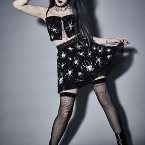 widow spindel set 🖤🕷 - säljer nu mitt sprillans nya spindel set från widow (dollskill!)🖤⛓ storlek xs på båda delar. lapparna är fortfarande på! säljes för det helt enkelt inte har kommit till användning. delarna kan också köpas separat, bara hör av er! priset kan diskuteras