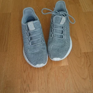 Adidas sneakers - Adidassneakers inköpta för några år sen men inte speciellt använda