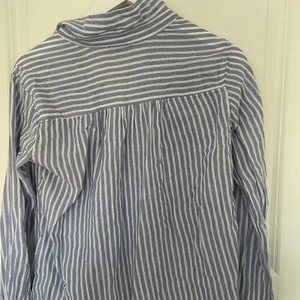 Hollister skjorta - En skjorta ifrån Hollister, passar perfekt över en bikini!