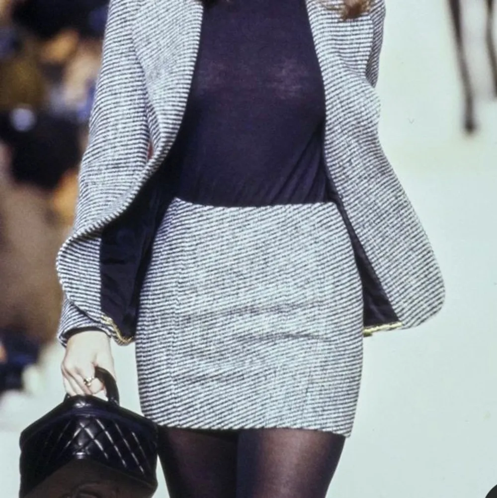 Chanel liknande kjol från hm i det klassiska mönstert🥂 Liknar kjolar som Lilly Rosé Depp har haft på sig! . Kjolar.