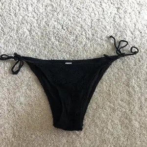 Svarta bikinitrosor från Gina i storlek S Självklart tvättade Köpare står för eventuell frakt<3