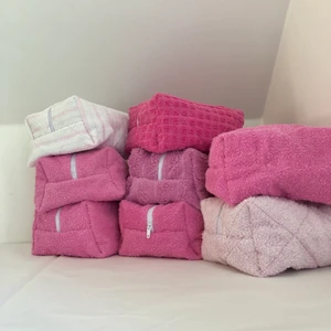 Rosa necessärer - Handsydda necessärer, rosa drop🥰🥰 finns mer på @bernhbernh