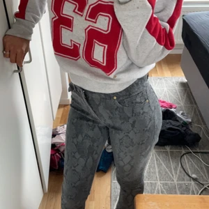 Byxor i storlek 38 - Storlek 38 aldrig använd, 