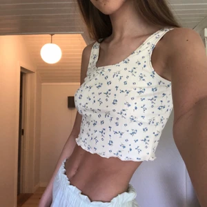 Somrig linne  - köpte av en på plick! Så himla fint men har inte kommit till användning:/ därför vill jag se om någon annan skulle vilja köpa! 