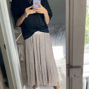 Helt ny kjol - Superfin kjol från Nakd, aldrig använd med lappen kvar. 