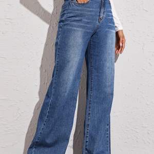Jeans från shein som jag aldrig använt, tyckte inte riktigt om stilen på byxan. Köpt för 259kr och säljer för 150kr. 