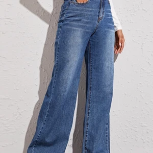 Jeans  - Jeans från shein som jag aldrig använt, tyckte inte riktigt om stilen på byxan. Köpt för 259kr och säljer för 150kr. 