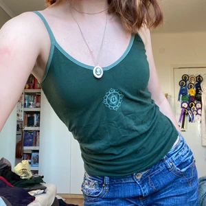 Linne - Fint linne lite Y2K stil över det hela. Har flera stycken i S-L. Så sköna och supersnygga. Nypris 300kr!