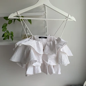 sommar topp - en söt sommar topp från gina tricot, säljer då den aldrig kommit till användning