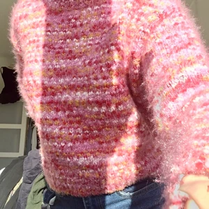 Tröja - Tröja från Monki, knappt använd, väldigt mjuk och fluffig. I storlek S.✨