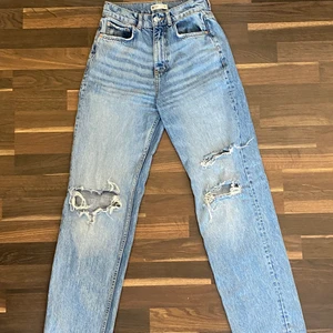 Gina jeans - Populära jeans från gina. Storlek 32❤️säljes för de är för stora och nästan aldrig andvända❤️Priset kan diskuteras men runt 350kr + frakt