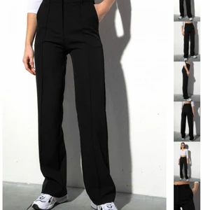 Madlady kostymbyxor  - Ett par skit snygga långa kostymbyxor! Använda runt 5/6 gånger❣️ Ordinarie pris är 500kr på madlady 