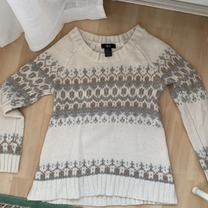 Stickad tröja - Säljer en varm stickad tröja från ellos